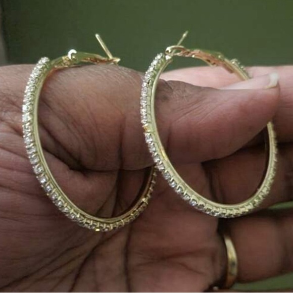 PERFECT SIZED GOLD AND CUBIC ZIRCONIUM HOOP EARRINGS NWOT - Picture 6 of 9